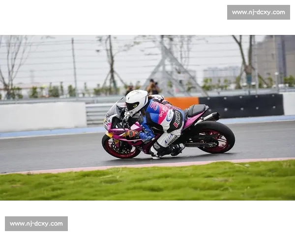 赛道巾帼：女车手用速度碾碎偏见，娱你安利她的破界人生